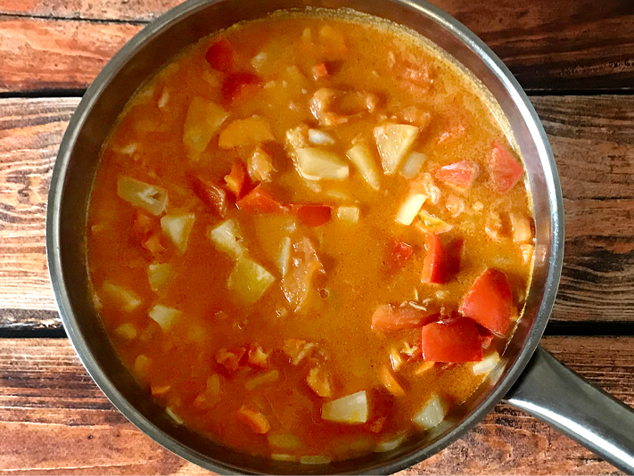 14. Czerwone curry z kaczką i ryżem jaśminowym