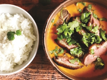 Czerwone curry z kaczką i ryżem jaśminowym