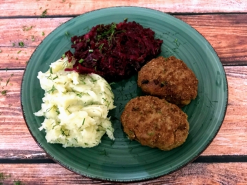 Minced Pork Cutlets with Mashed Potatoes and Beetroots